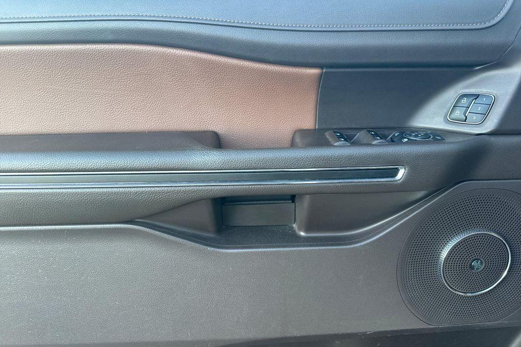 used 2023 Ford Expedition car, priced at $40,998