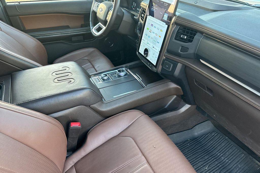 used 2023 Ford Expedition car, priced at $40,998