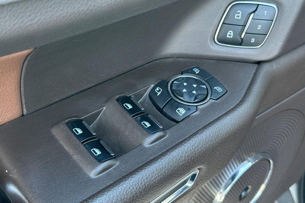 used 2023 Ford Expedition car, priced at $40,998