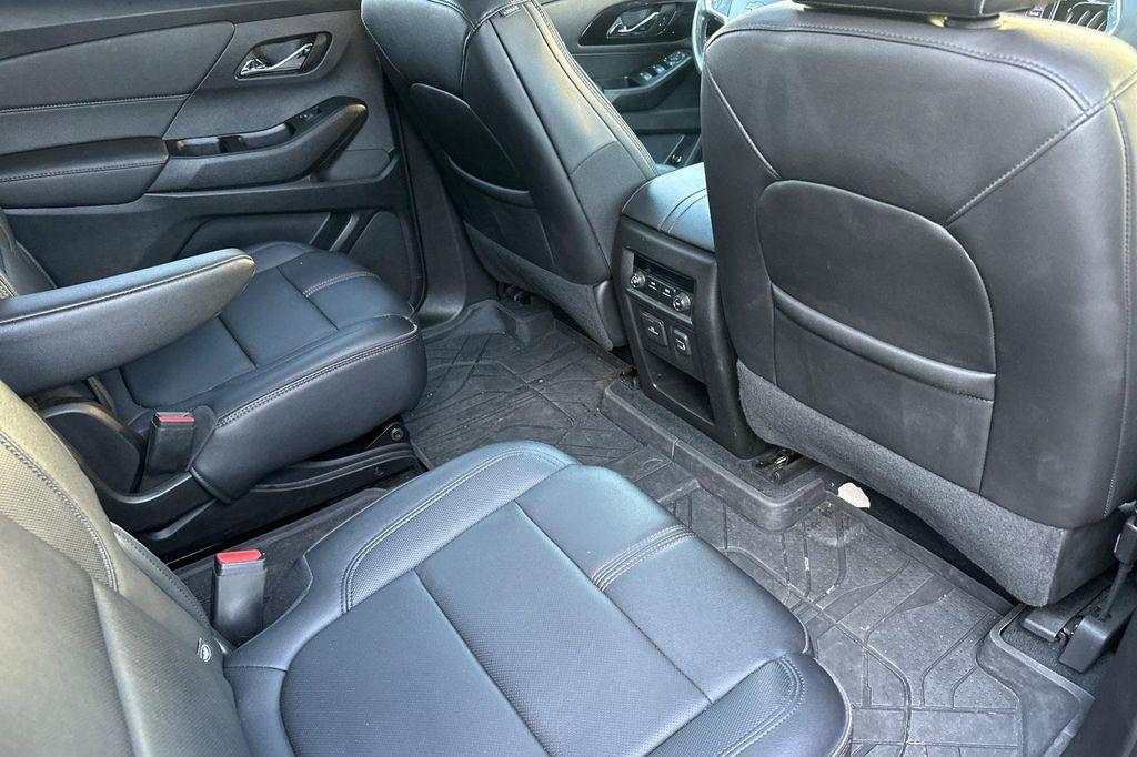 used 2022 Chevrolet Traverse car, priced at $32,798