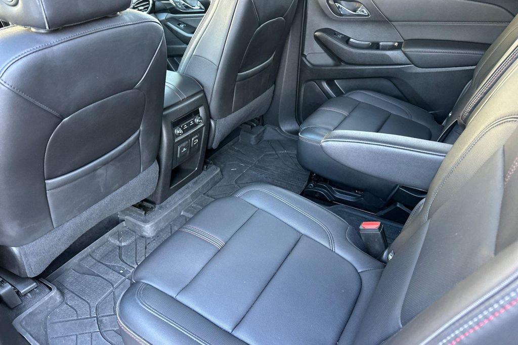 used 2022 Chevrolet Traverse car, priced at $32,798