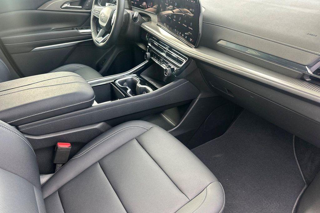 used 2026 Chevrolet Traverse car, priced at $46,998