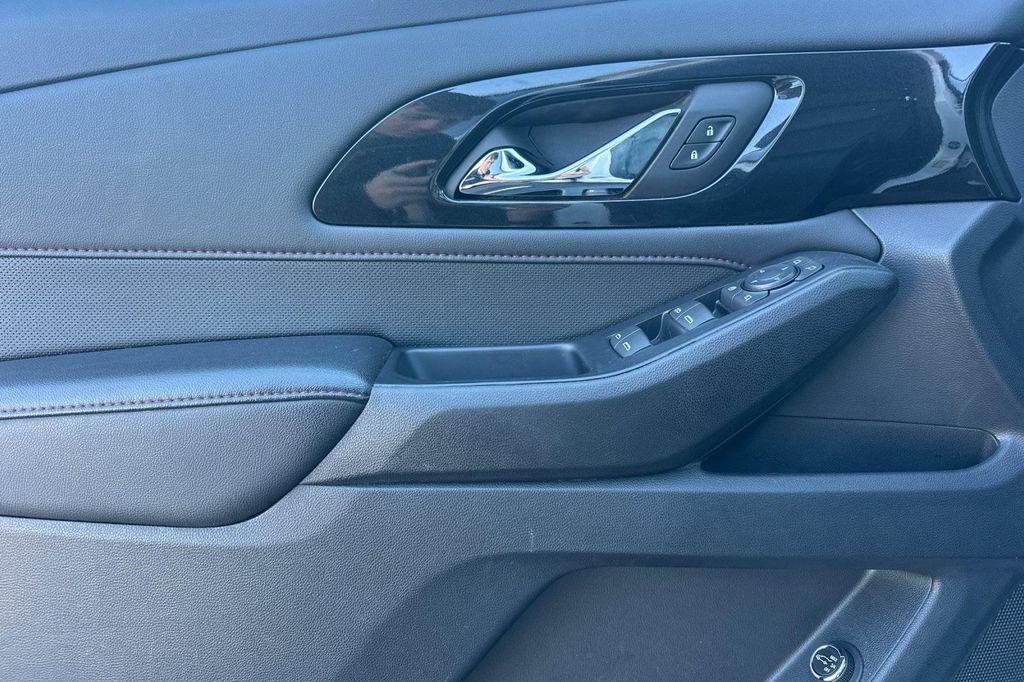 used 2022 Chevrolet Traverse car, priced at $25,798