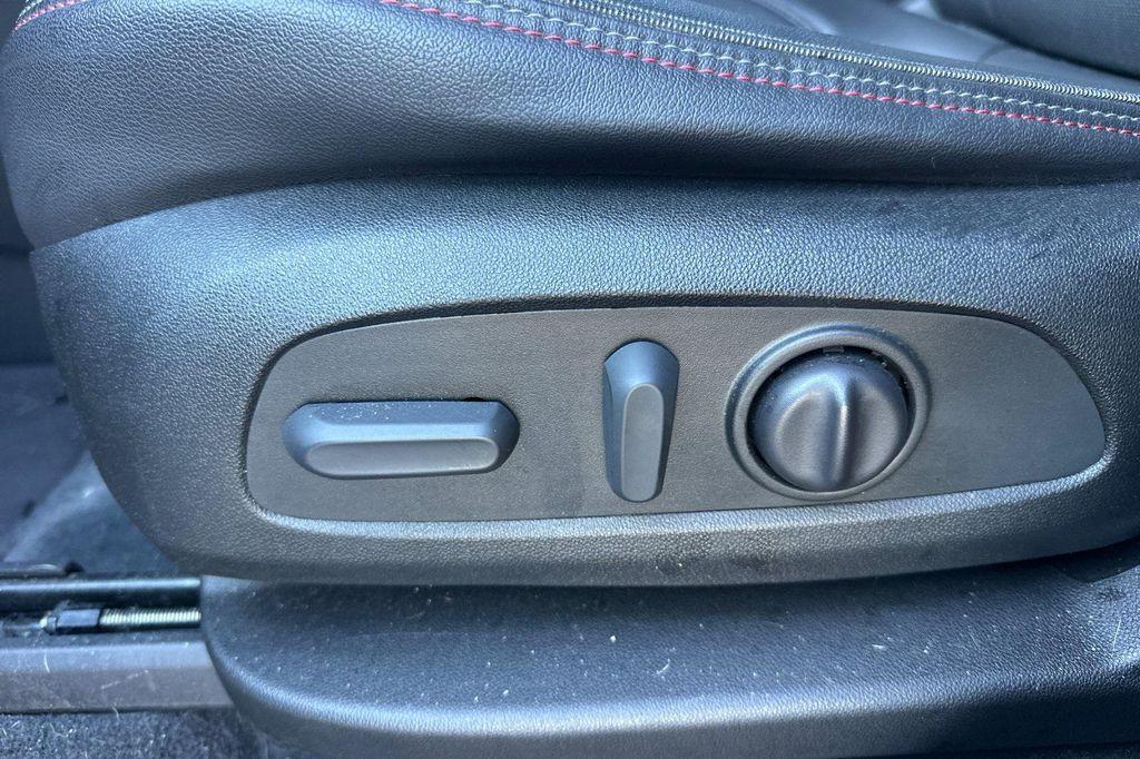 used 2022 Chevrolet Traverse car, priced at $25,798