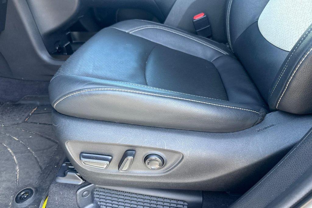 used 2025 Toyota Sienna car, priced at $51,998