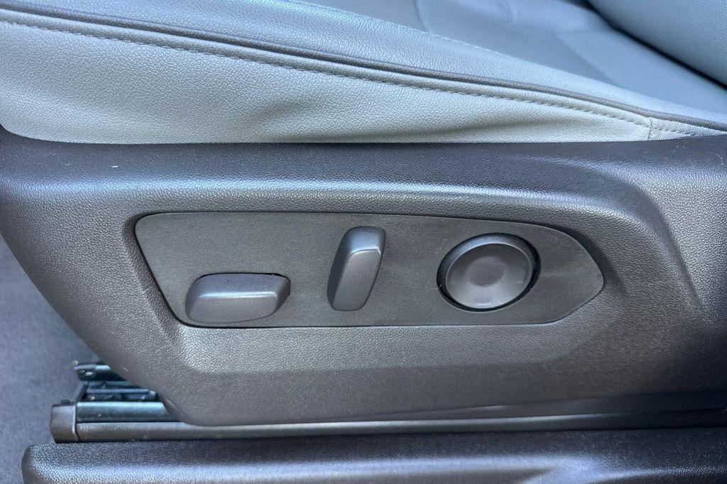 used 2024 GMC Yukon car, priced at $52,998