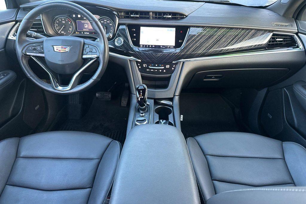 used 2025 Cadillac XT6 car, priced at $52,998