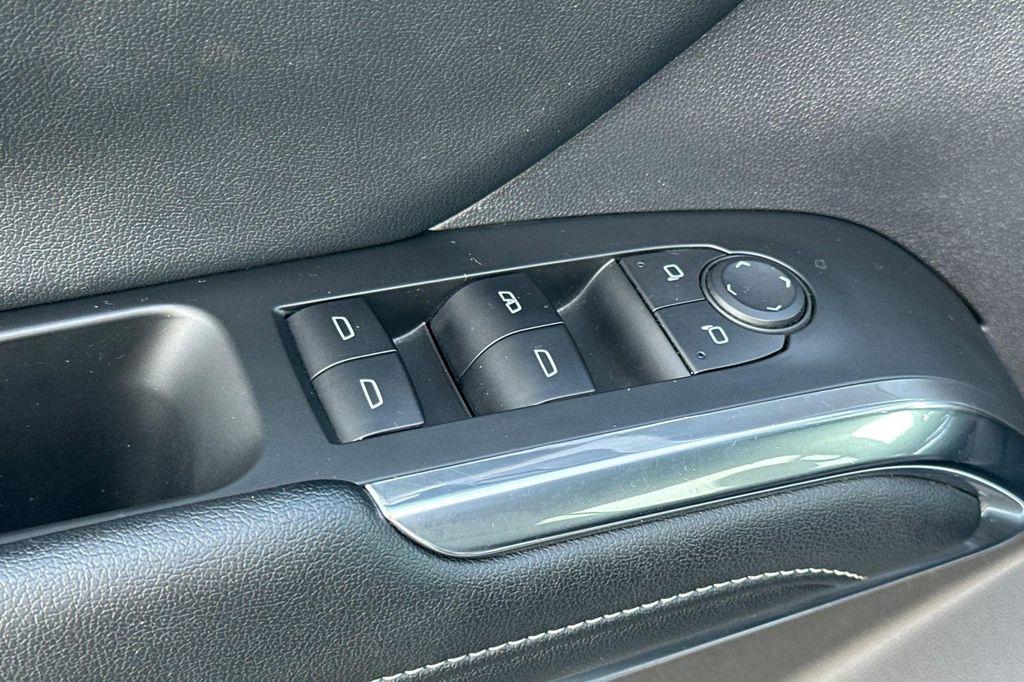 used 2024 Chevrolet Traverse car, priced at $33,998