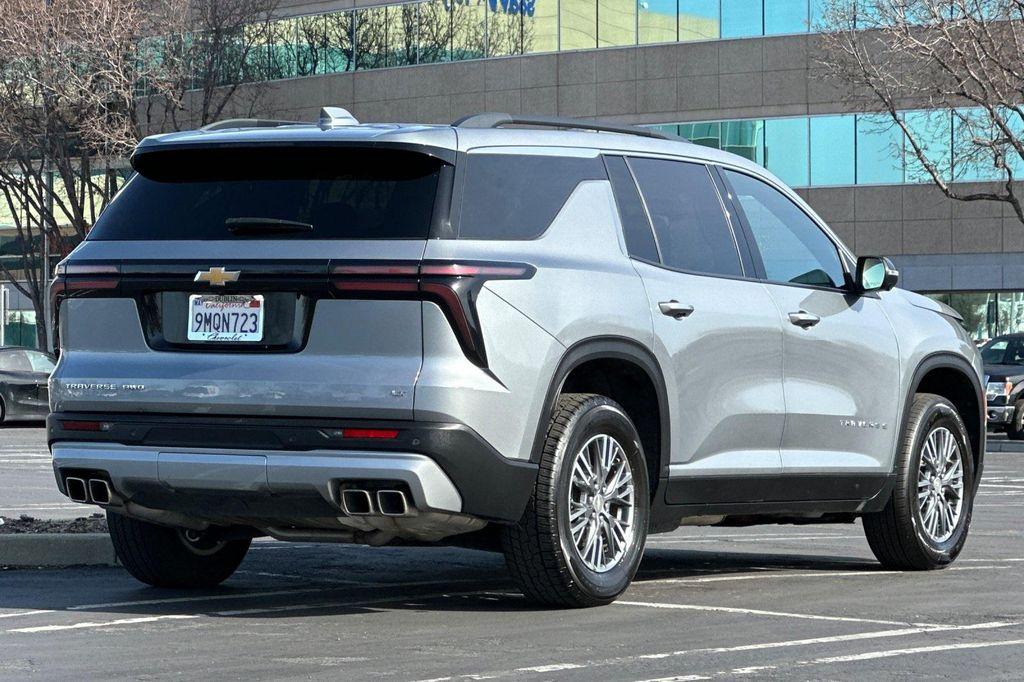 used 2024 Chevrolet Traverse car, priced at $33,998