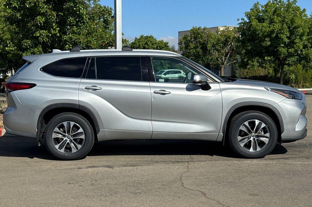 used 2022 Toyota Highlander car, priced at $29,698