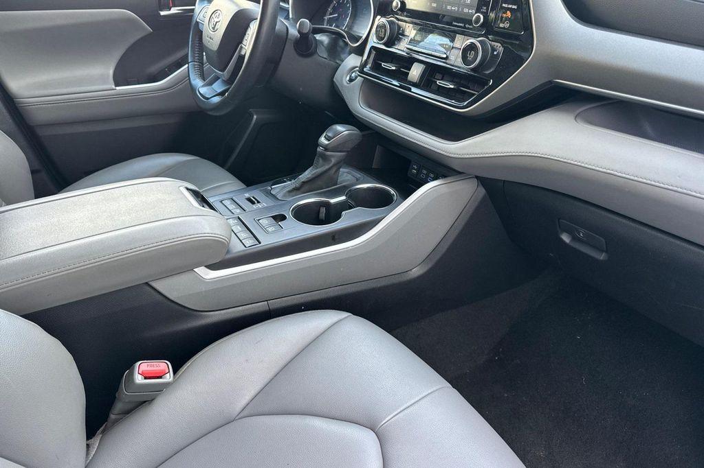used 2022 Toyota Highlander car, priced at $29,698