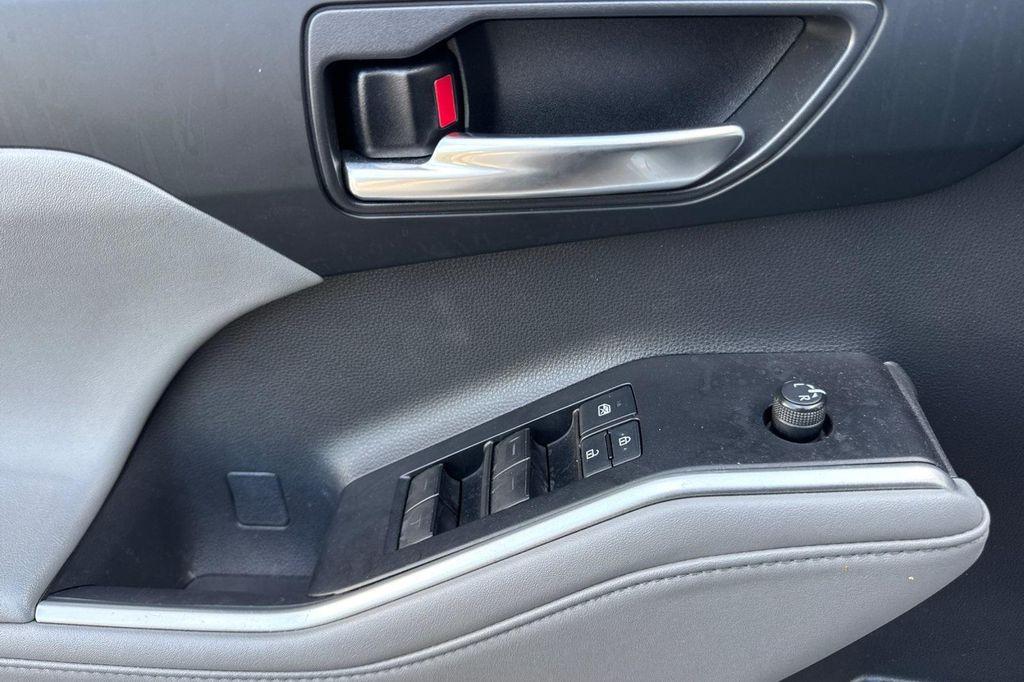 used 2022 Toyota Highlander car, priced at $29,698