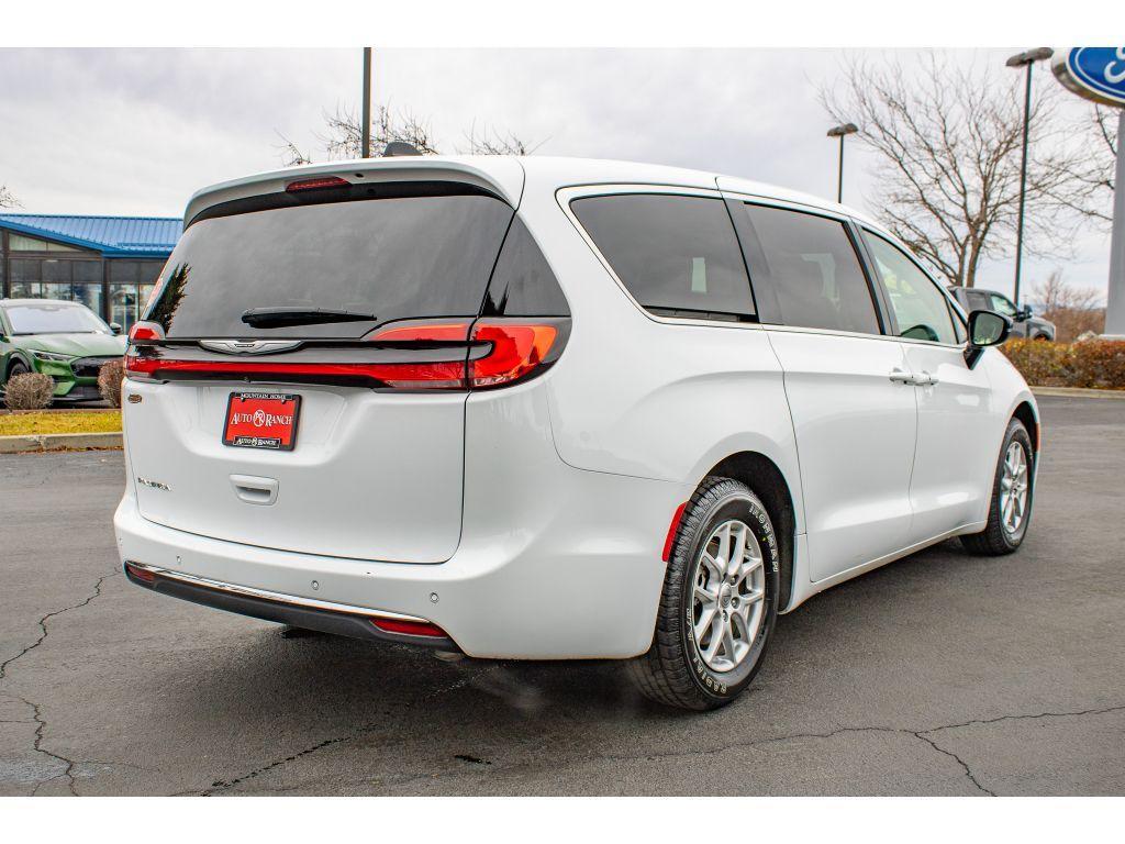 used 2024 Chrysler Pacifica car, priced at $28,500