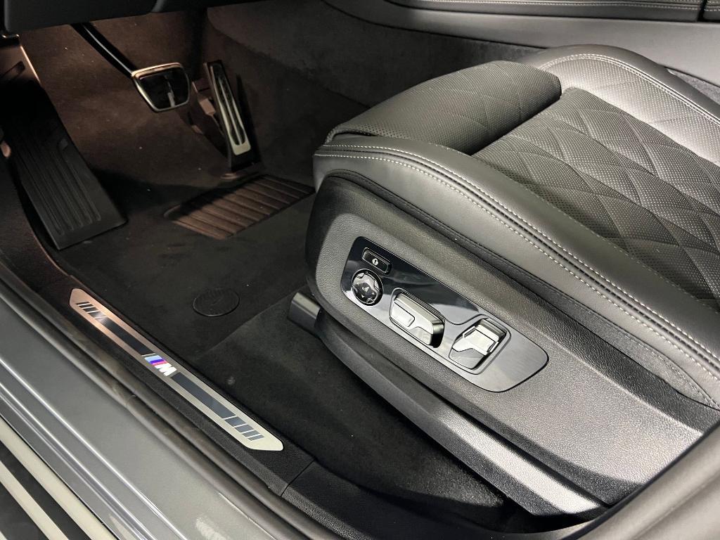 new 2026 BMW X7 car, priced at $100,160