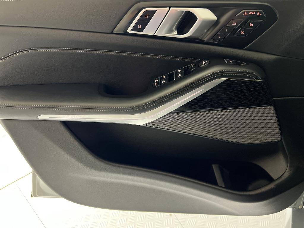 new 2026 BMW X7 car, priced at $124,085