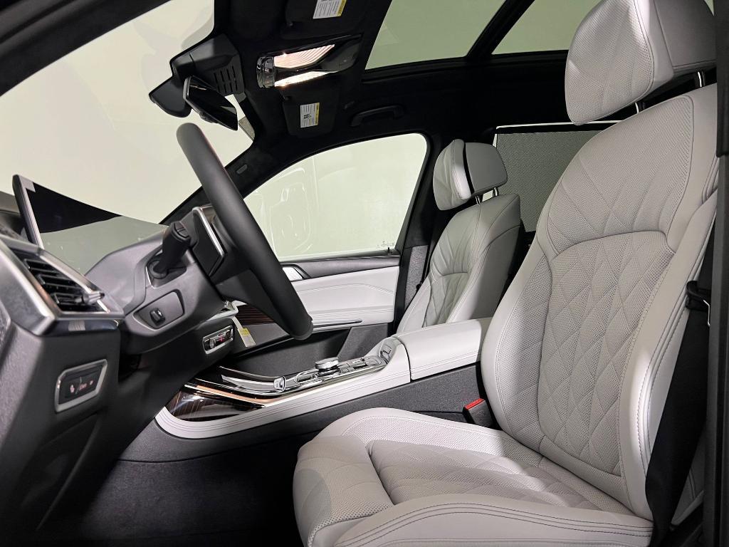 new 2026 BMW X7 car, priced at $101,310