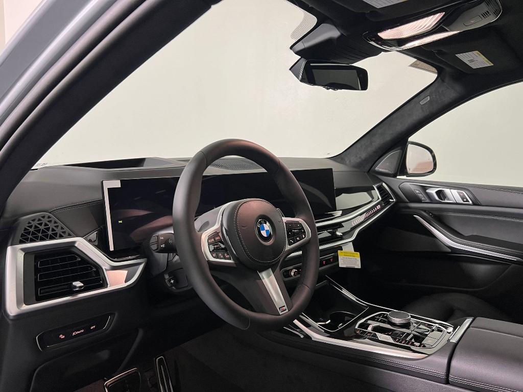 new 2026 BMW X7 car, priced at $100,685
