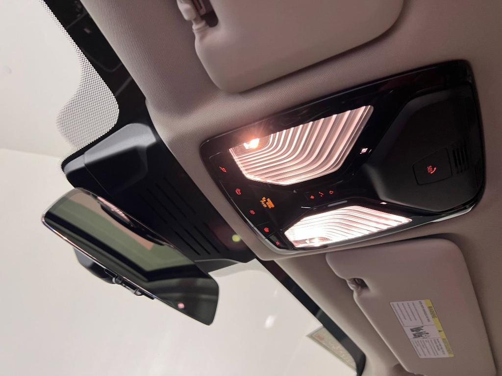 new 2026 BMW X7 car, priced at $100,085