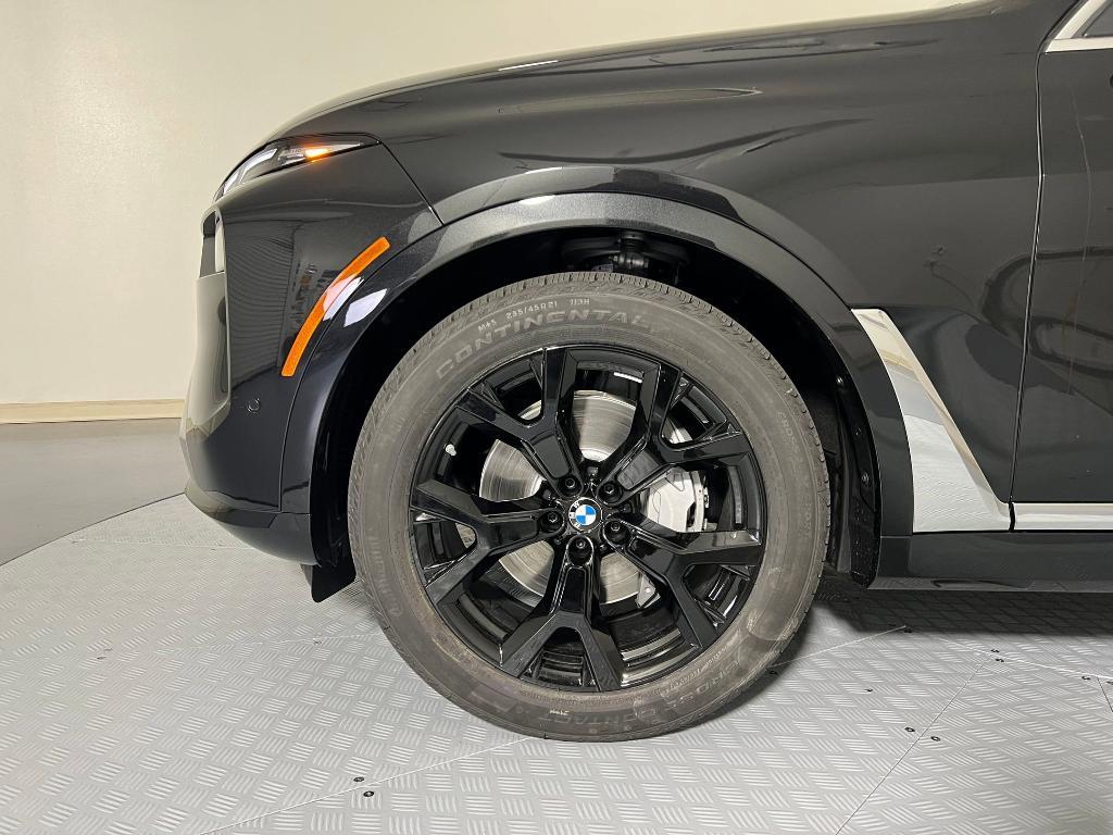 new 2026 BMW X7 car, priced at $100,085