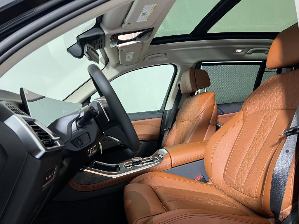 new 2026 BMW X7 car, priced at $100,085