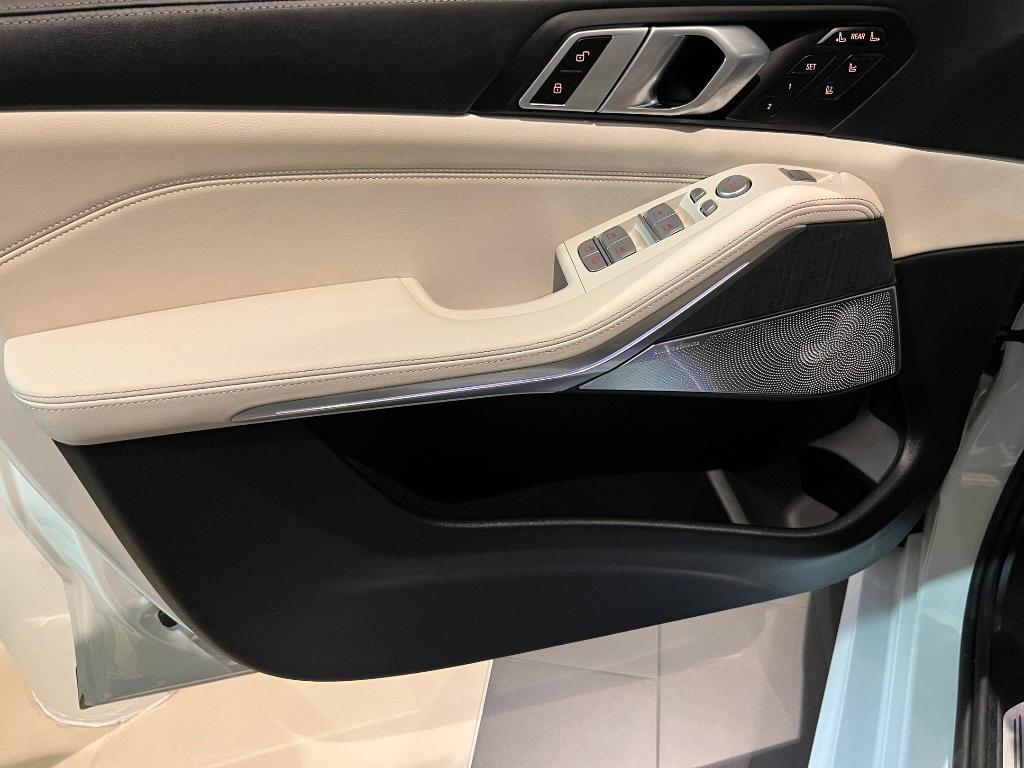 new 2026 BMW ALPINA XB7 car, priced at $161,125