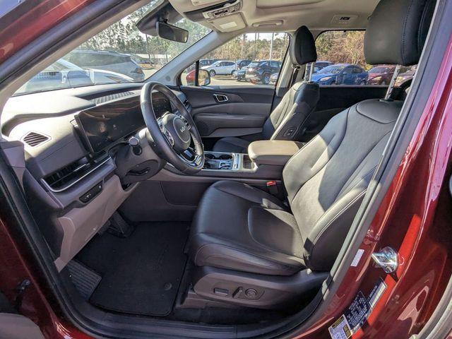 used 2025 Kia Carnival car, priced at $40,680