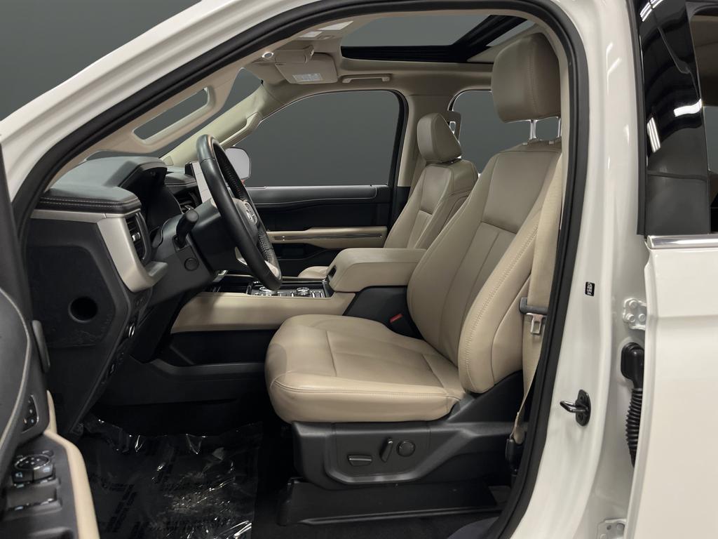 used 2024 Ford Expedition car, priced at $48,997