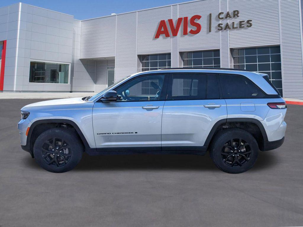 used 2025 Jeep Grand Cherokee car, priced at $31,299