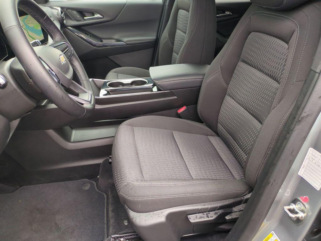 used 2025 Chevrolet Equinox car, priced at $25,999