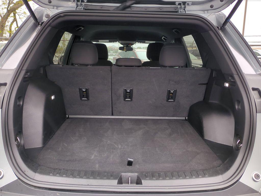 used 2025 Chevrolet Equinox car, priced at $25,999