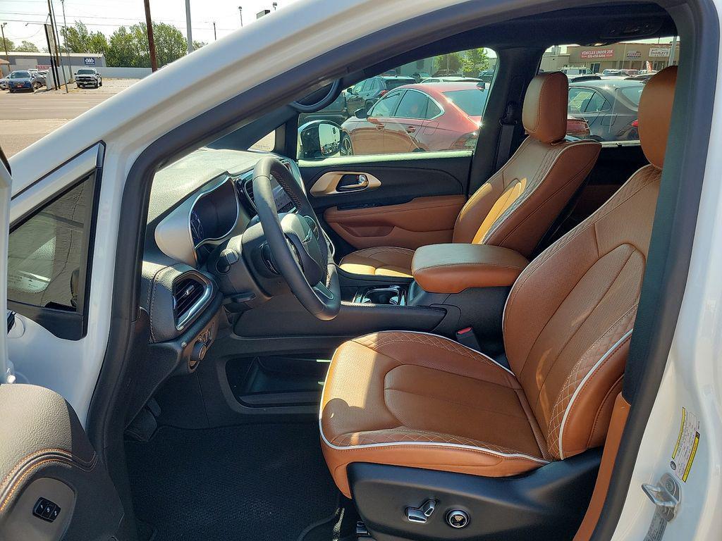 used 2025 Chrysler Pacifica car, priced at $36,412