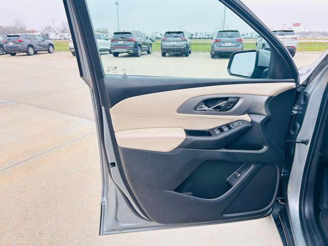 used 2023 Chevrolet Traverse car, priced at $26,900