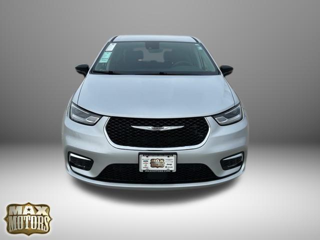 used 2024 Chrysler Pacifica car, priced at $27,994