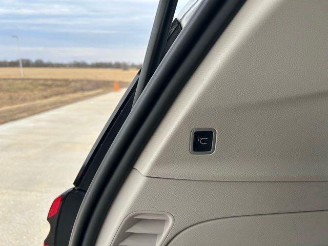 used 2024 Chrysler Pacifica car, priced at $27,994