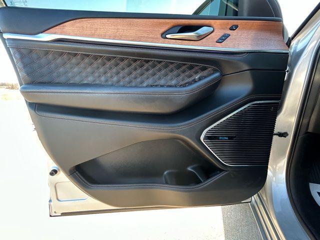 used 2022 Jeep Grand Cherokee car, priced at $41,953