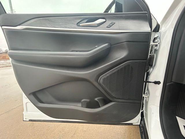 used 2023 Jeep Grand Cherokee car, priced at $31,952