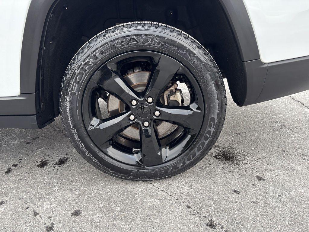 used 2023 Jeep Grand Cherokee L car, priced at $28,500