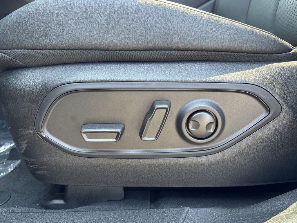 new 2026 Jeep Cherokee car, priced at $40,685