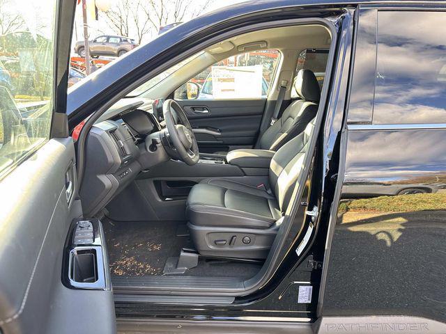 new 2025 Nissan Pathfinder car, priced at $38,646