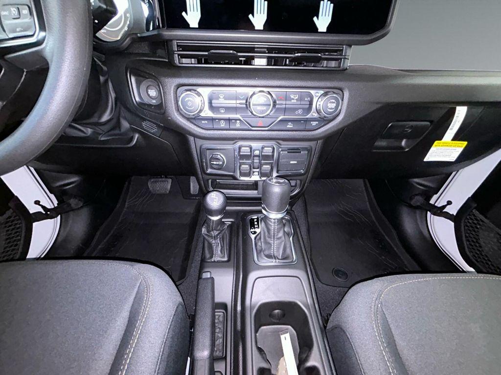 new 2026 Jeep Wrangler car, priced at $46,670