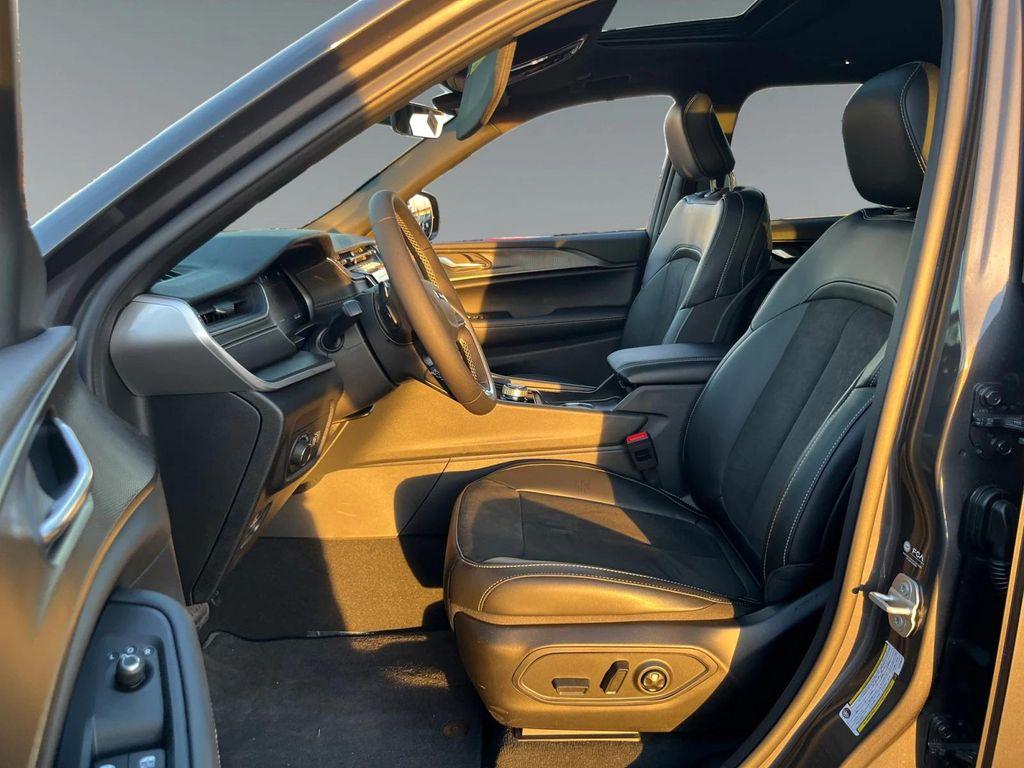 new 2025 Jeep Grand Cherokee car, priced at $48,375