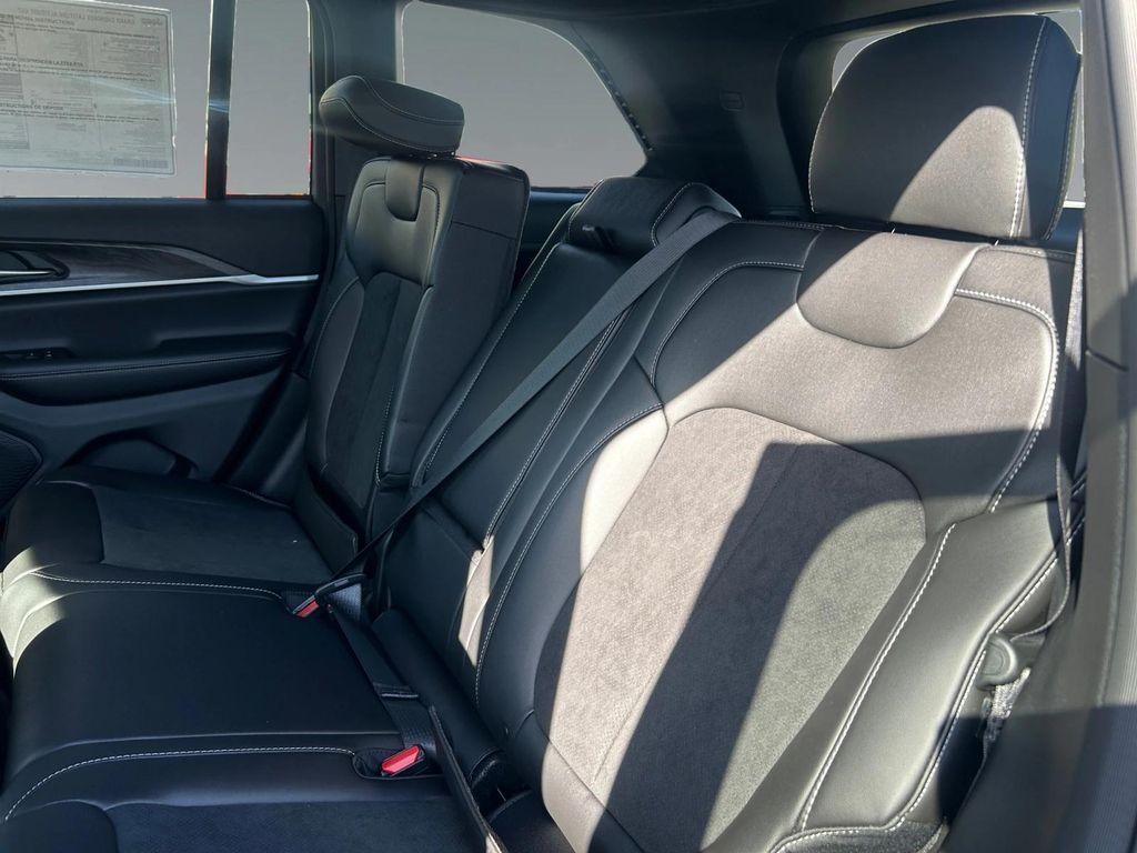 new 2026 Jeep Grand Cherokee car, priced at $46,250