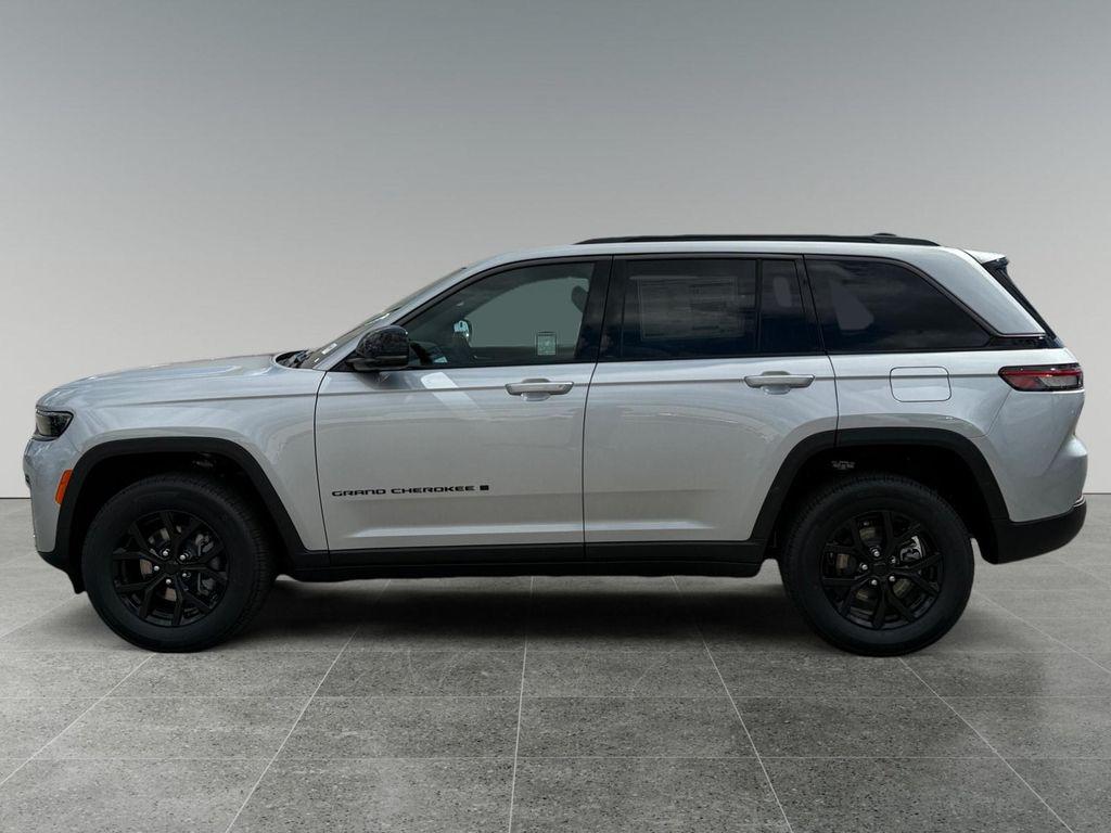 new 2026 Jeep Grand Cherokee car, priced at $48,670