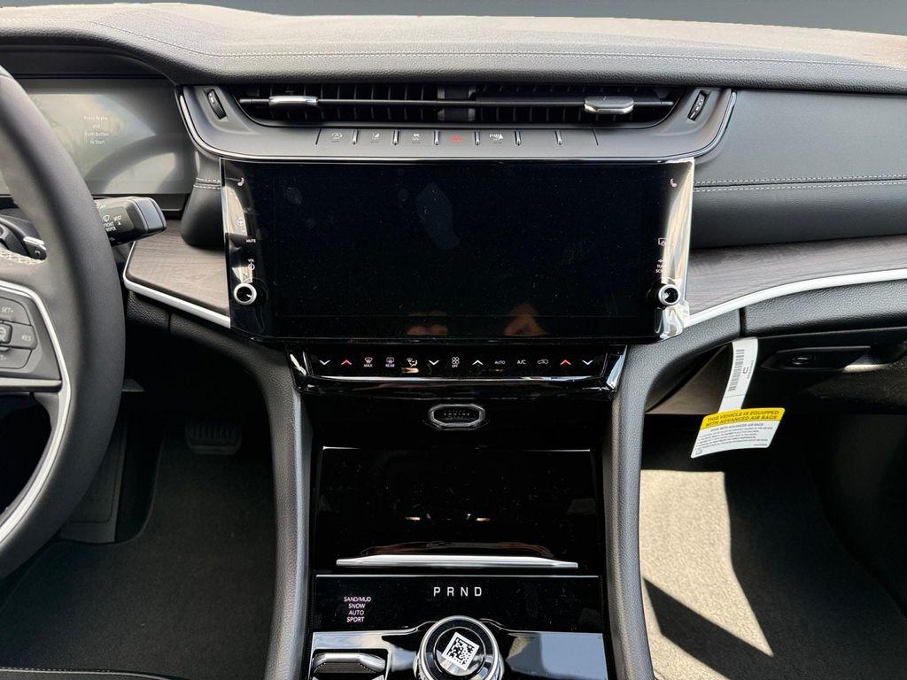 new 2026 Jeep Grand Cherokee car, priced at $48,670