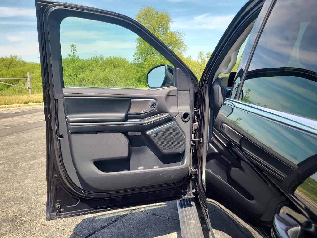 used 2025 Ford Expedition car, priced at $64,490