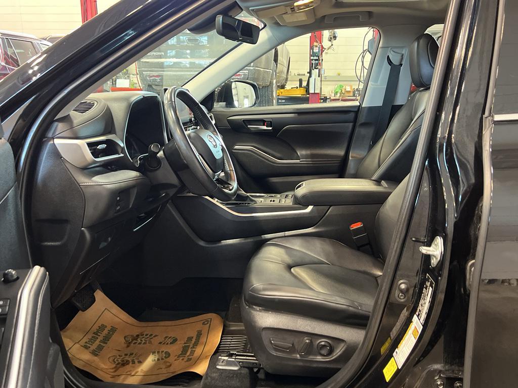 used 2020 Toyota Highlander car, priced at $28,490