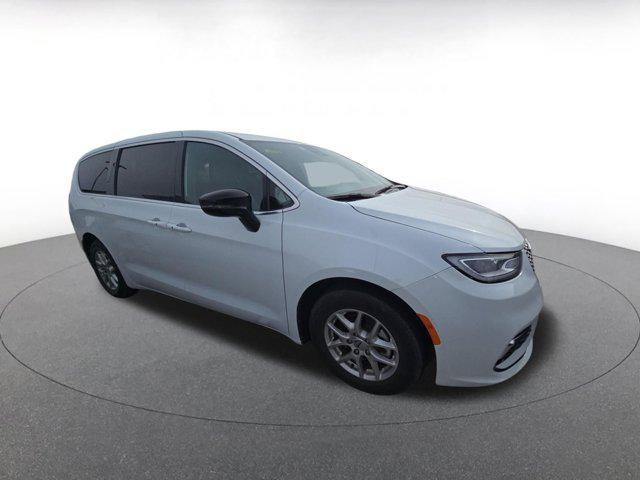 used 2025 Chrysler Pacifica car, priced at $26,709