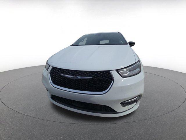 used 2025 Chrysler Pacifica car, priced at $26,709