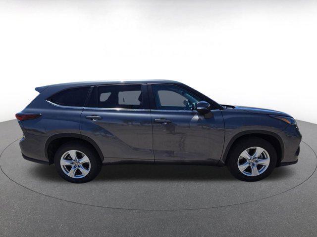 used 2025 Toyota Highlander car, priced at $34,798