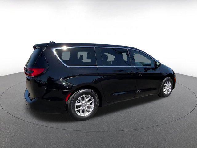 used 2025 Chrysler Pacifica car, priced at $24,995